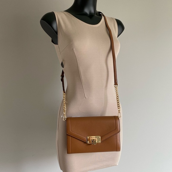 MK Kinsley Med Wallet Crossbody - Picture 2 of 7